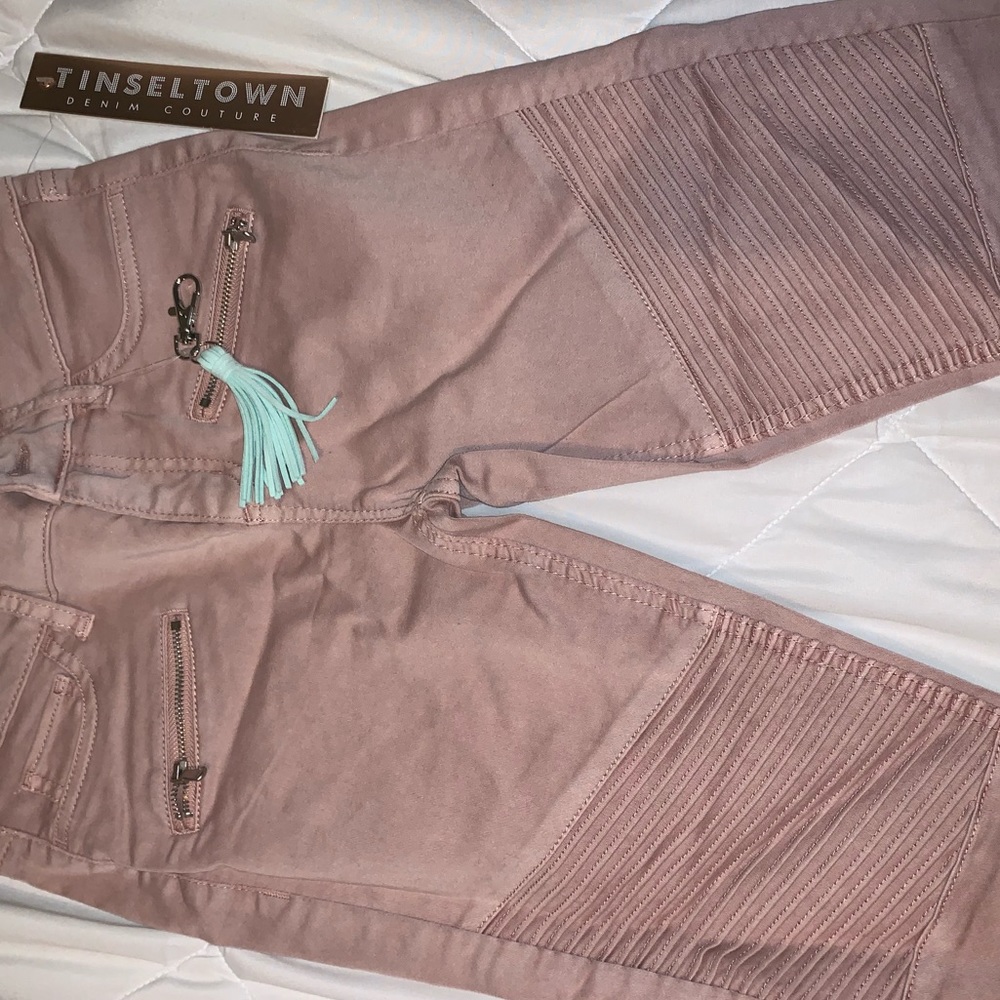 BRAND NEW skinny jeans